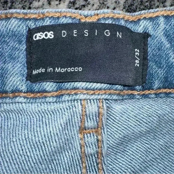 ASOS DESIGN Women's  High Rise Relaxed Dad Jeans In Light Wash‎ 28x32 - Picture 7 of 7